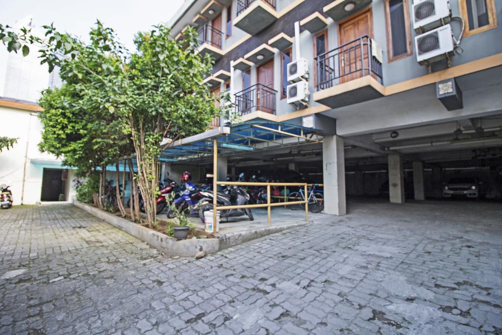 Reddoorz Plus Near Ciputra World Kuningan 2 Jakarta Exterior photo