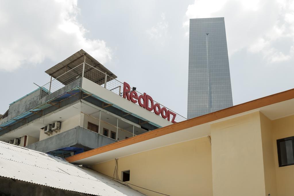 Reddoorz Plus Near Ciputra World Kuningan 2 Jakarta Exterior photo