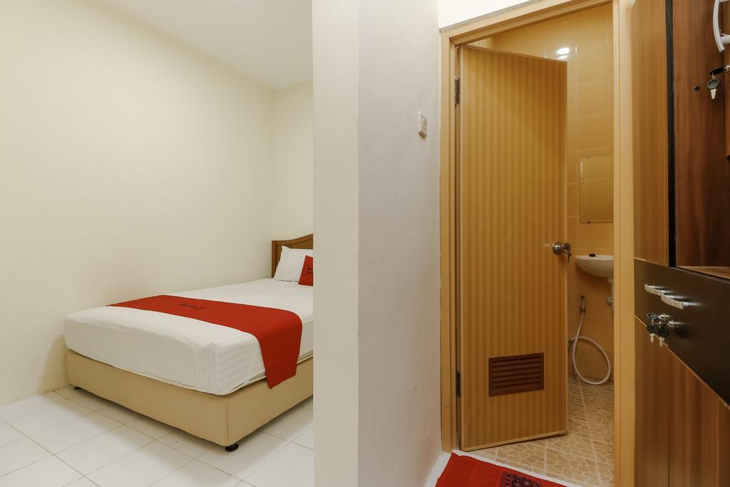 Reddoorz Plus Near Ciputra World Kuningan 2 Jakarta Exterior photo